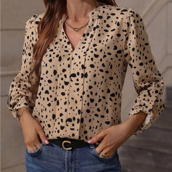Leopard print cold shoulder blouse - Picture 2 of 13